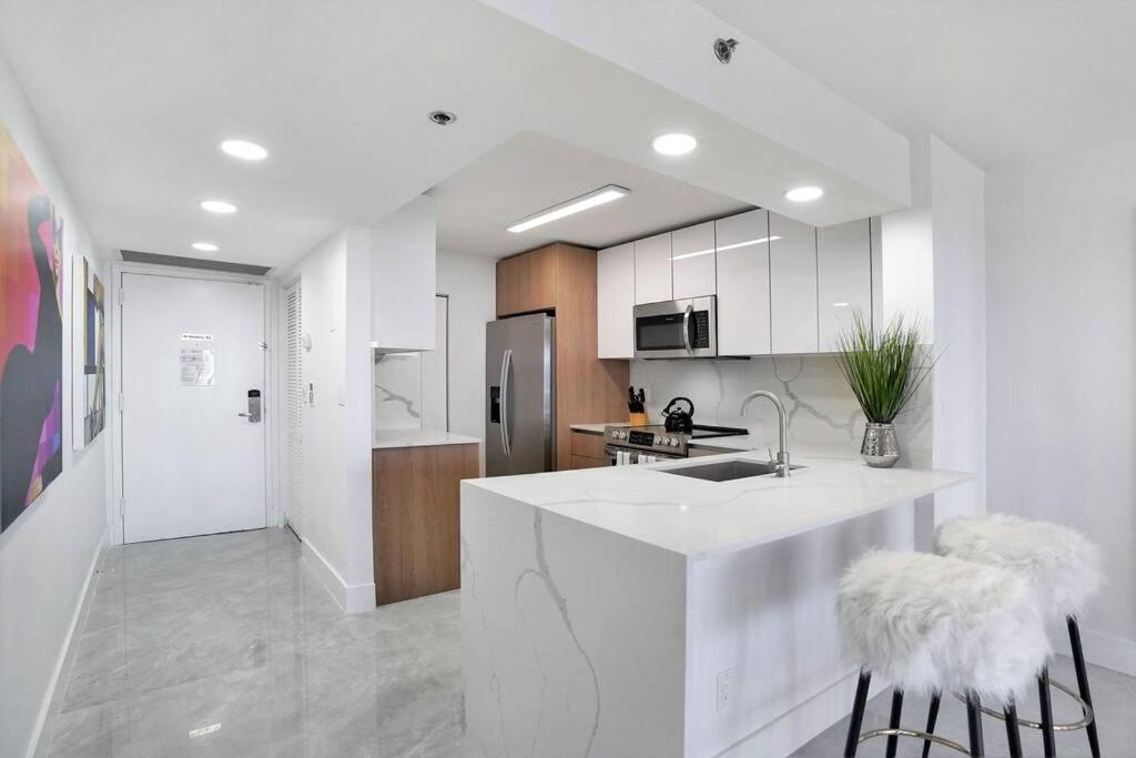 Classic Beauty! Skyline And Water Views Apartment Miami