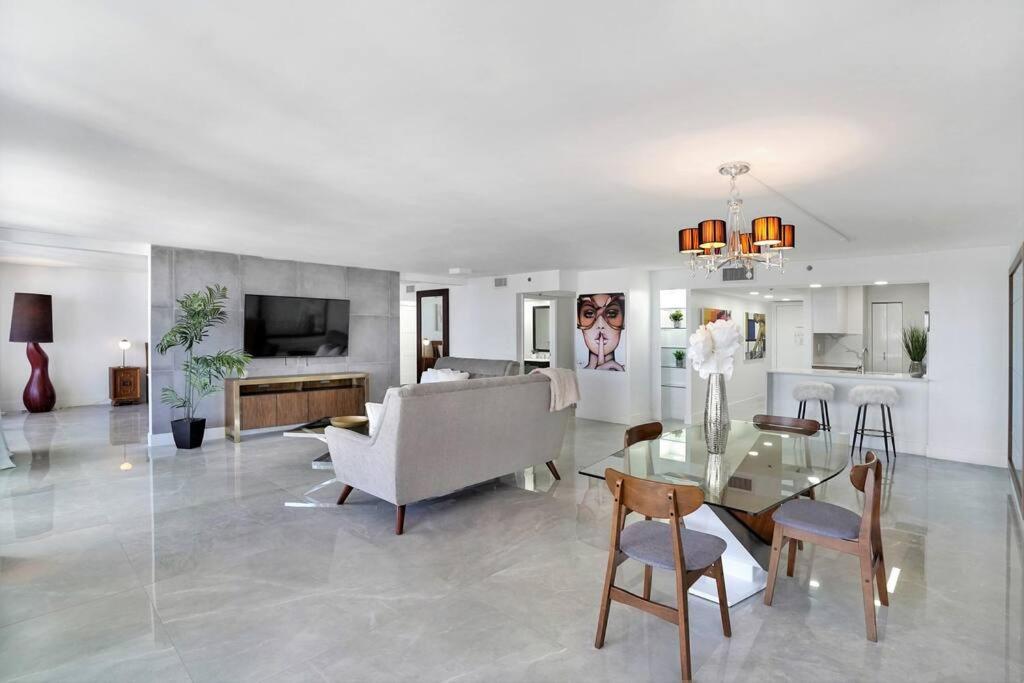 Apartment Classic Beauty! Skyline And Water Views