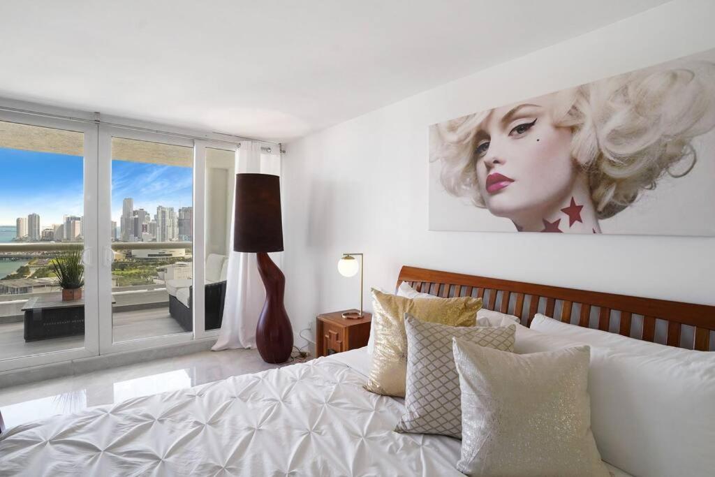 Classic Beauty! Skyline And Water Views Apartment Miami