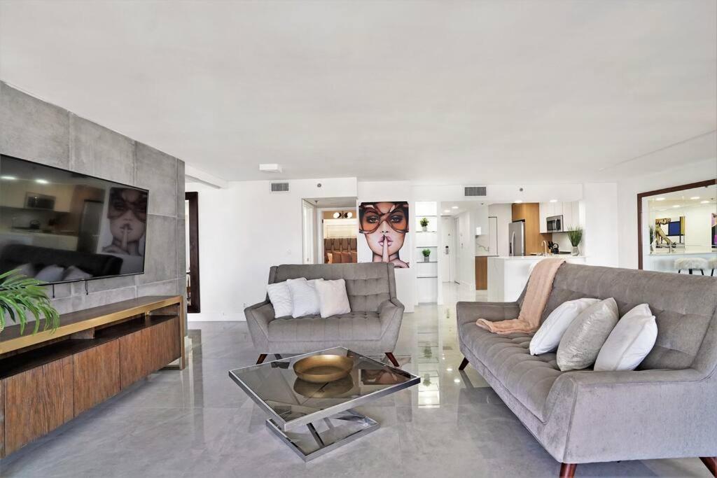Classic Beauty! Skyline And Water Views Apartment *
