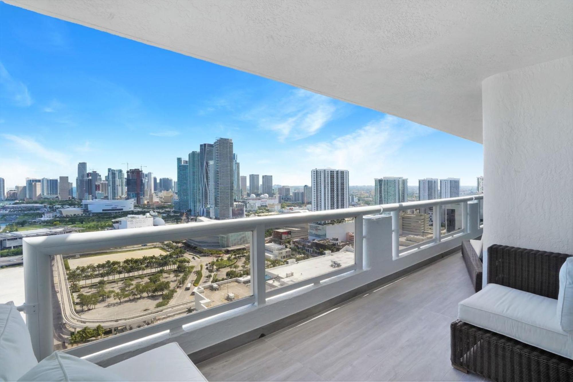 Apartment Classic Beauty! Skyline And Water Views