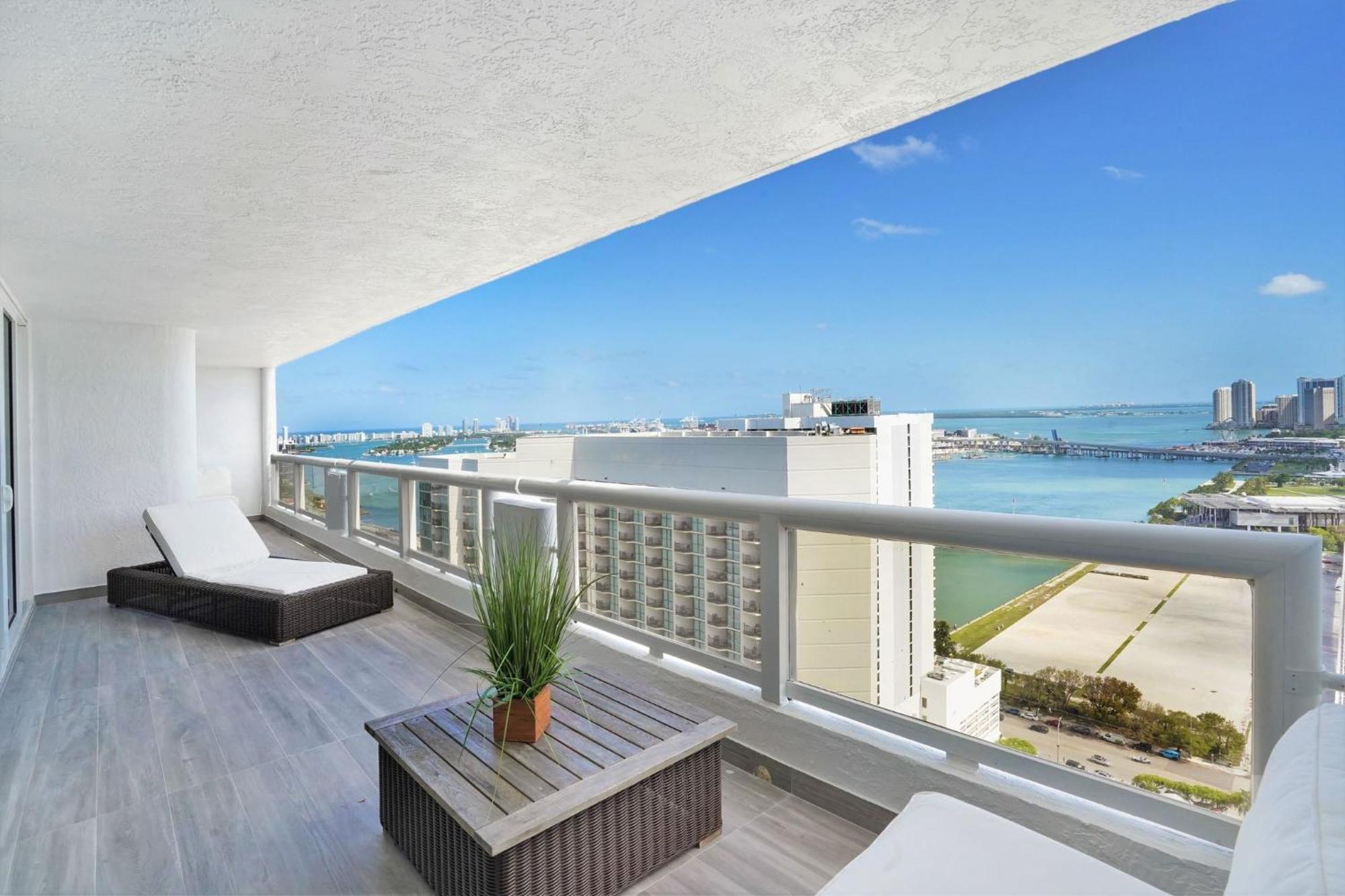 Apartment Classic Beauty! Skyline And Water Views