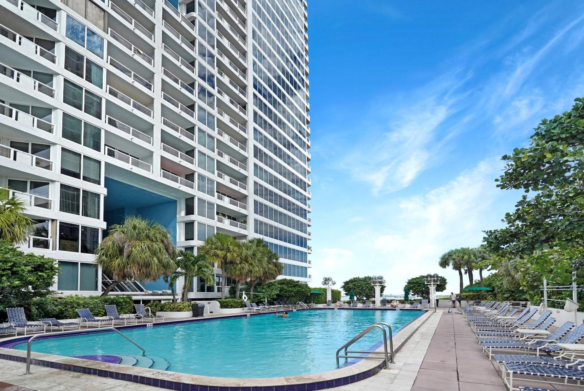 Classic Beauty! Skyline And Water Views Apartment Miami